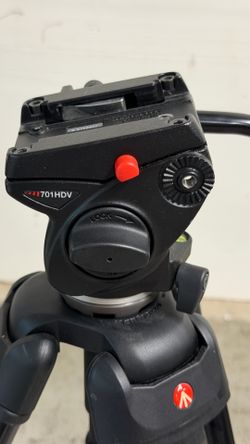 Manfrotto 547B Video Tripod  w/ 701 HDV Fluid Head