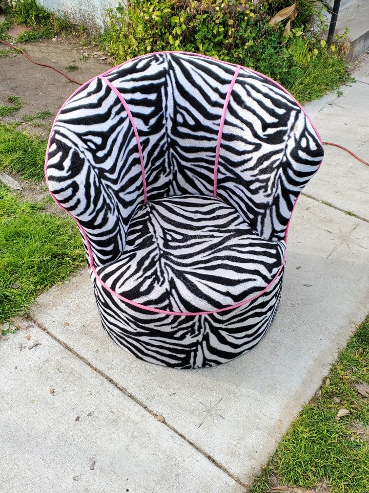 Kids zebra chair