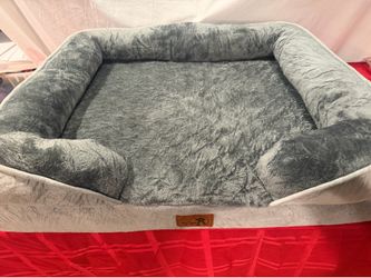 26.5”x22.75” LIKE NEW SPOTTED PLAY BOLSTERED COMFY SOFT DOG PET BED