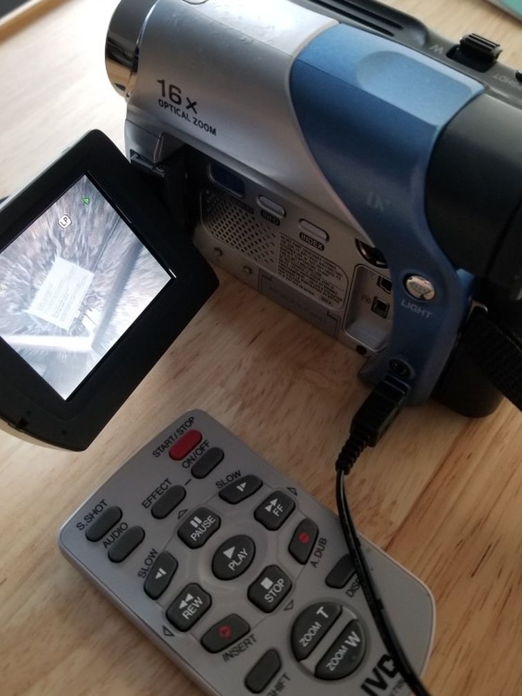 jvc digital video camera model no. gr-d72u with remote