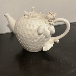 GRACE. STRAWBERRY 🍓 TEAPOT
