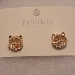 Gold Cat Shaped Flower Earrings 