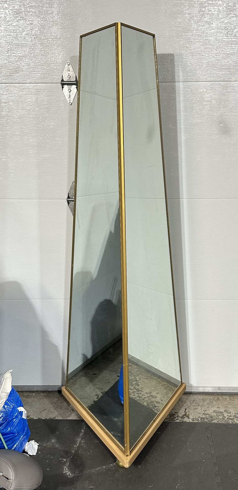 Standing 3-sided Mirror On Wheels 