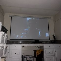 100" PROJECTOR Screen
