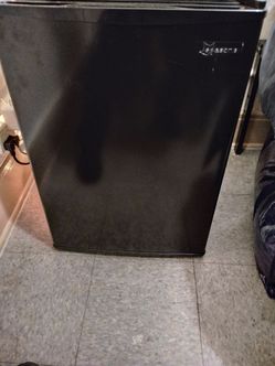 Seasons MINI FRIDGE AND MICROWAVE