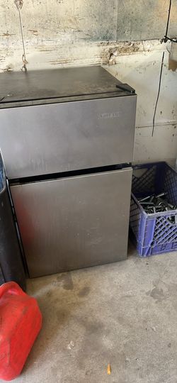 Vissani mini fridge