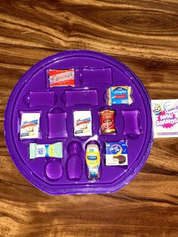 5 Surprise Mini Brands W/ Collectors Case