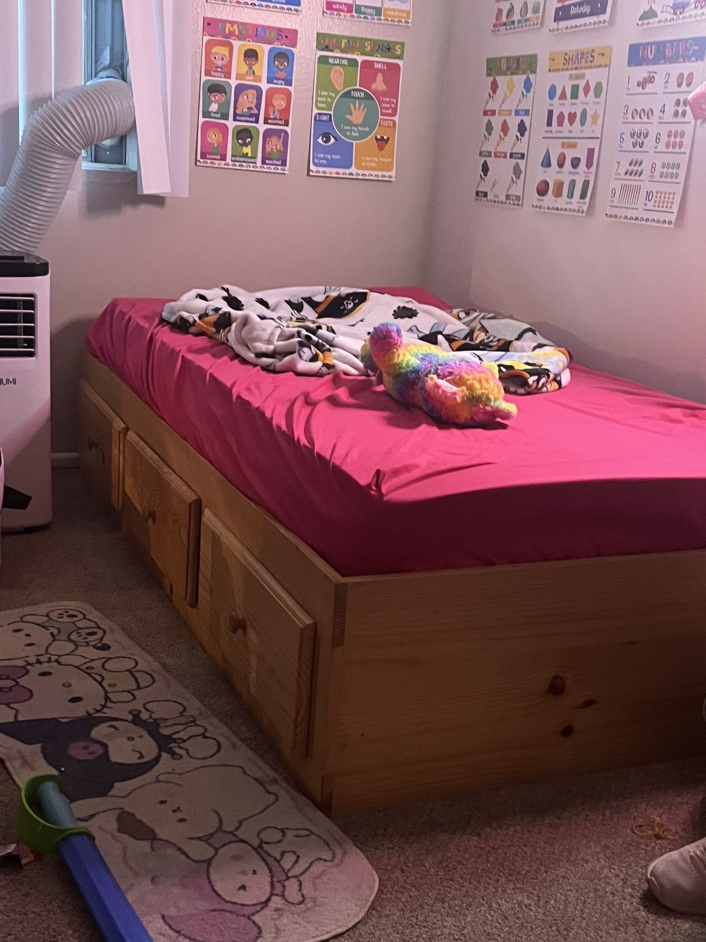 TWIN BED FOR SALE W/MATTRESS
