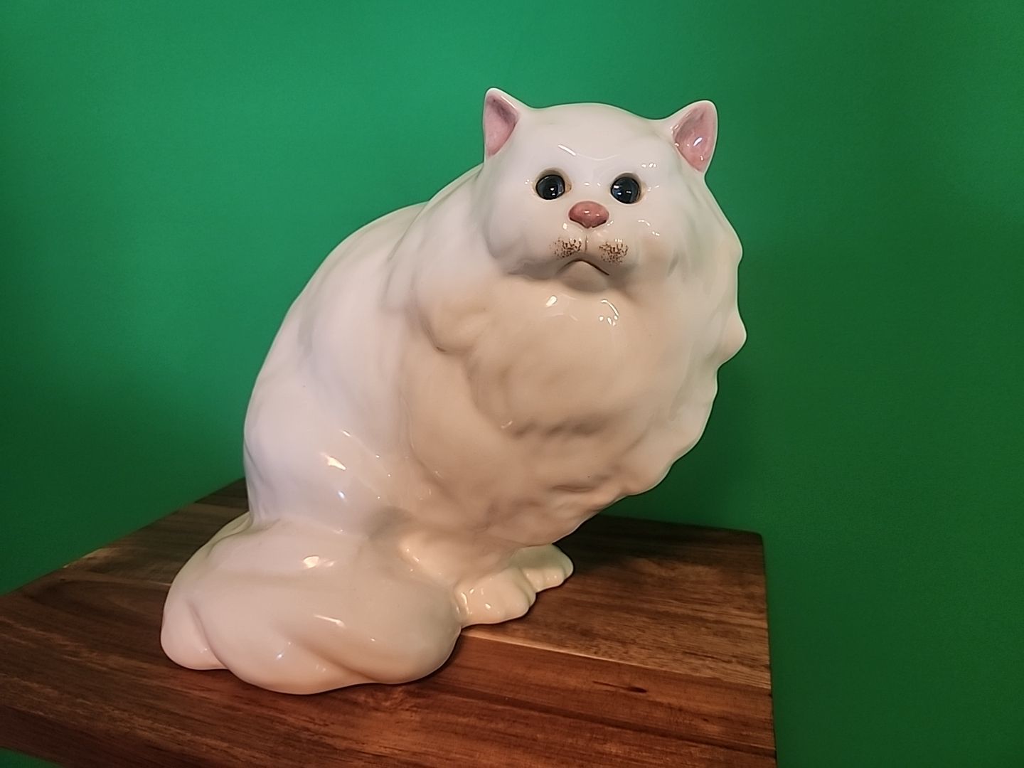 Vintage porcelain cat