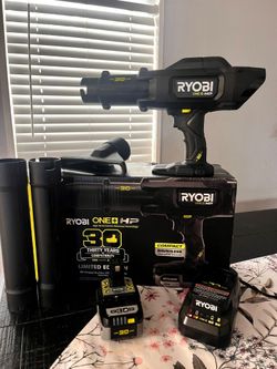 Ryobi ONE+18 V Brushless Cordless 220 CFM 140 MPH Compact Leaf Blower Kit (1)4.0 Ah Battery and Charger