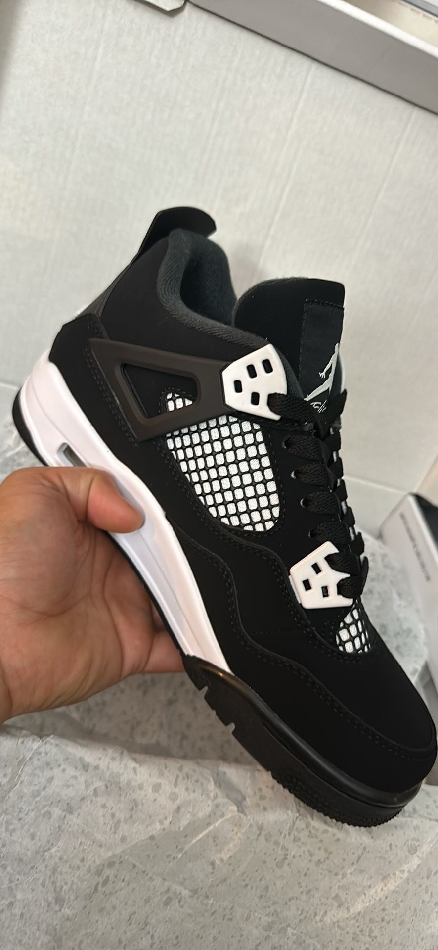 Air Jordan 4 ‘ White Thunder ‘