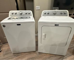 Maytag washer and dryer set (gas)