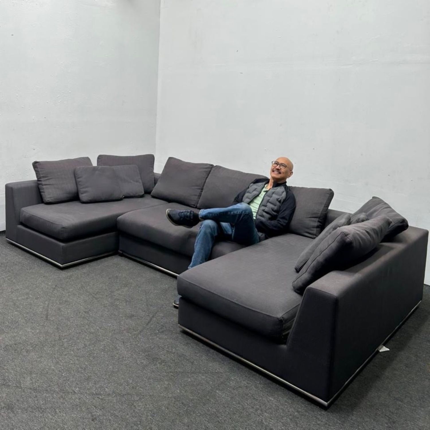 Modular Sectional Couch by Modani (Giovani) 2.2k retail - 3 pcs - Reversible - Can Deliver - Modern