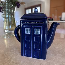NEVER USED Doctor Who TARDIS Ceramic British Police Box Teapot