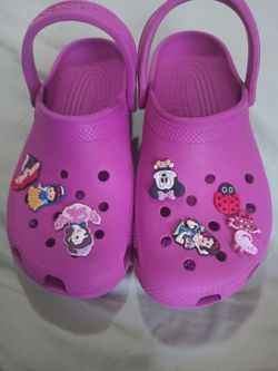 Crocs shoes.  W9