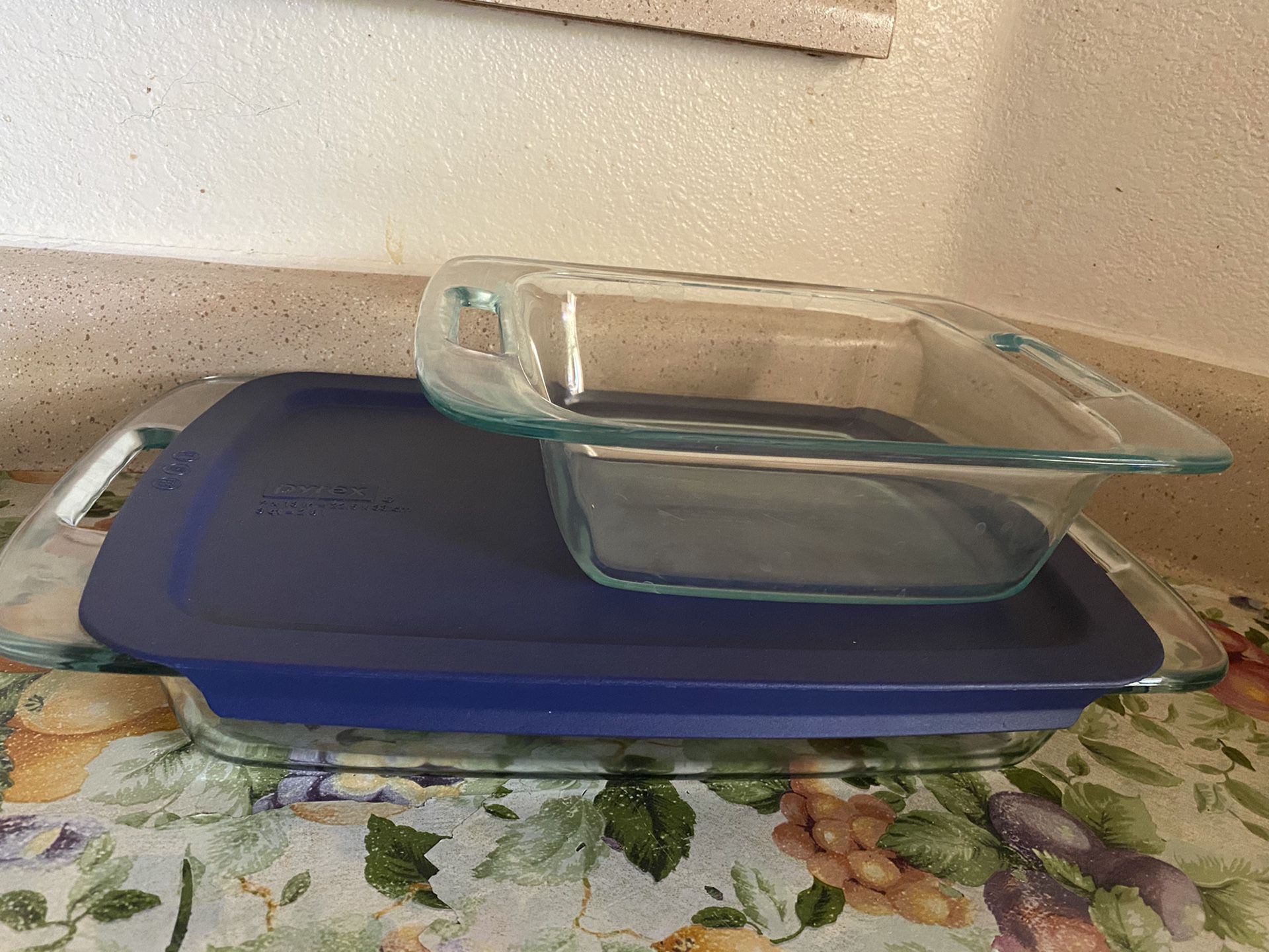 Pyrex 3qt tray with lid and 2qt open tray - $5 for both