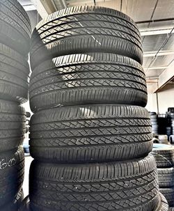 215/45/18 Brisgtone Tires con 80% de vida las 4