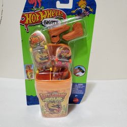 Hot Wheels Skate Rattleberry Sour Gum Container Kids Finger Skateboard Toy Gift