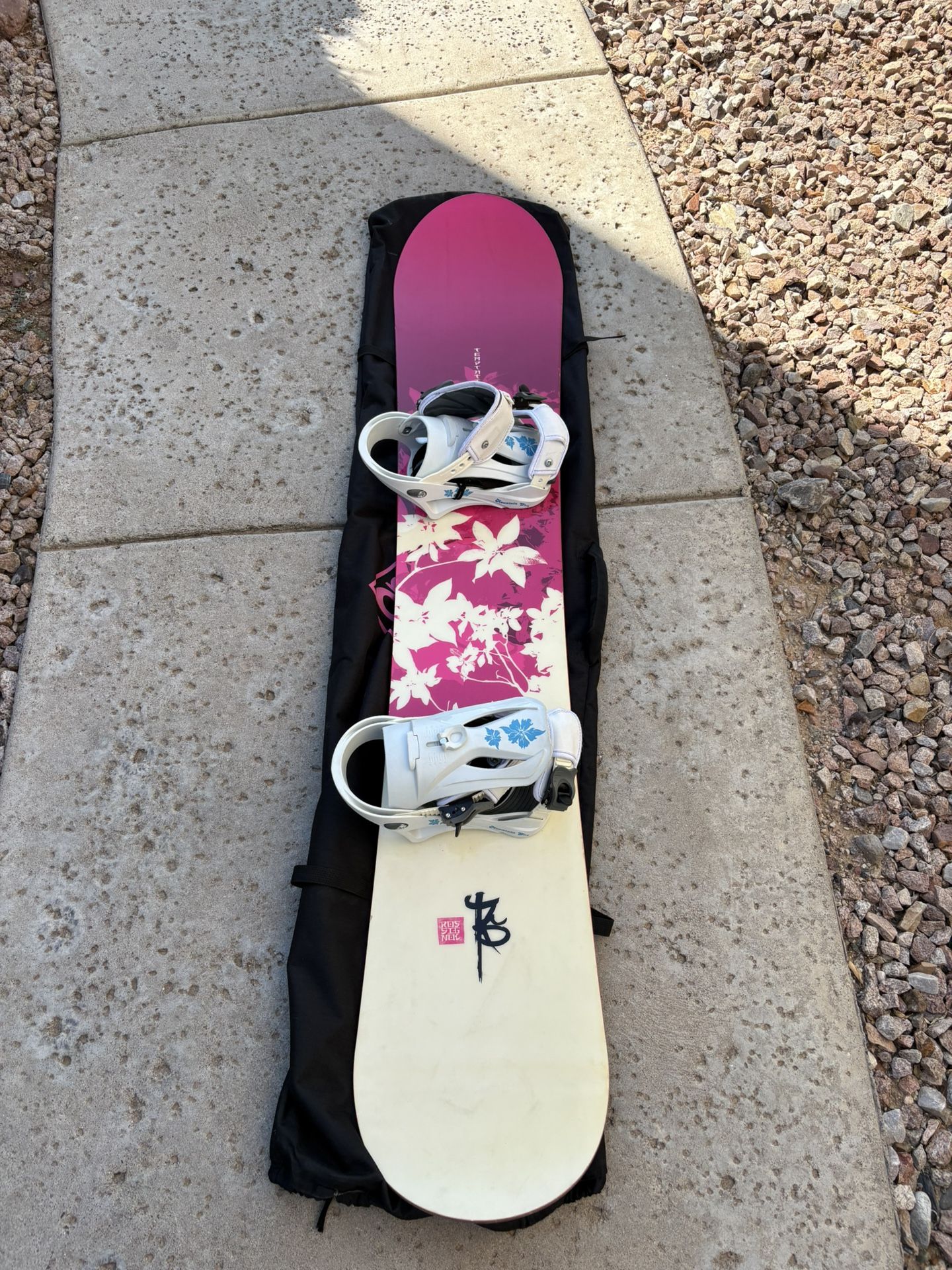 Rossingol Temptation 153CM Woman’s Snowboard with Bindings and Bag