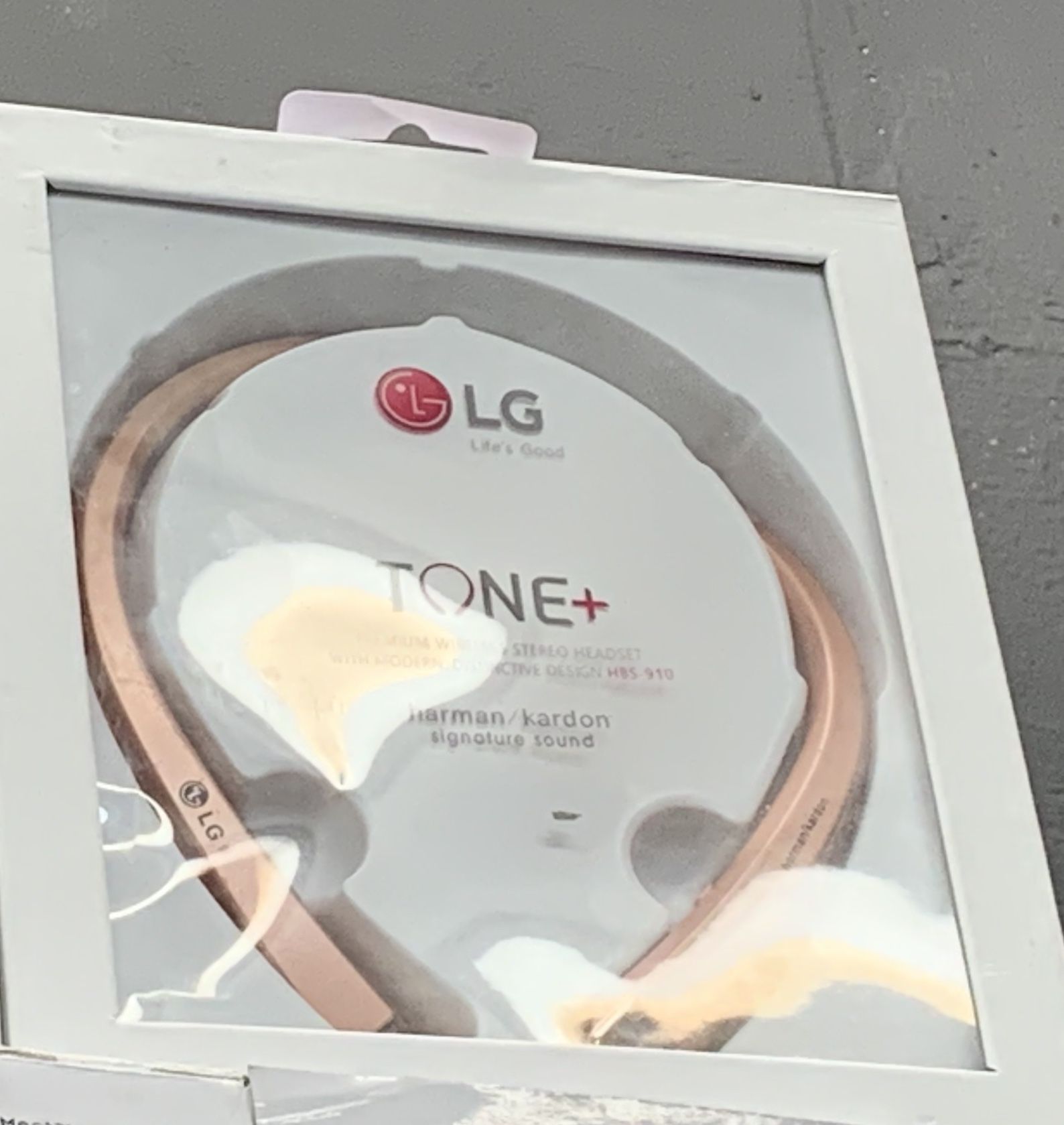 Lg tunes Bluetooth headset