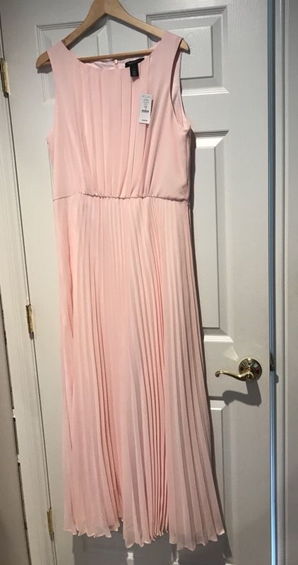 Beautiful blush pink pleated dress Size 16