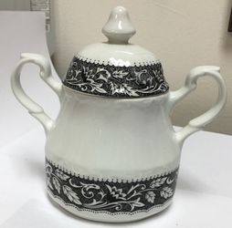 Renaissance Black & White Flowers, Leaves, Scalloped sugar with lid