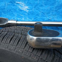 Carlyle 3/4" Ratchets  ( Both For $400 ) Hardly Any Use. Se Habla Español.