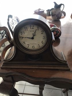 Clock very nice pay 200$