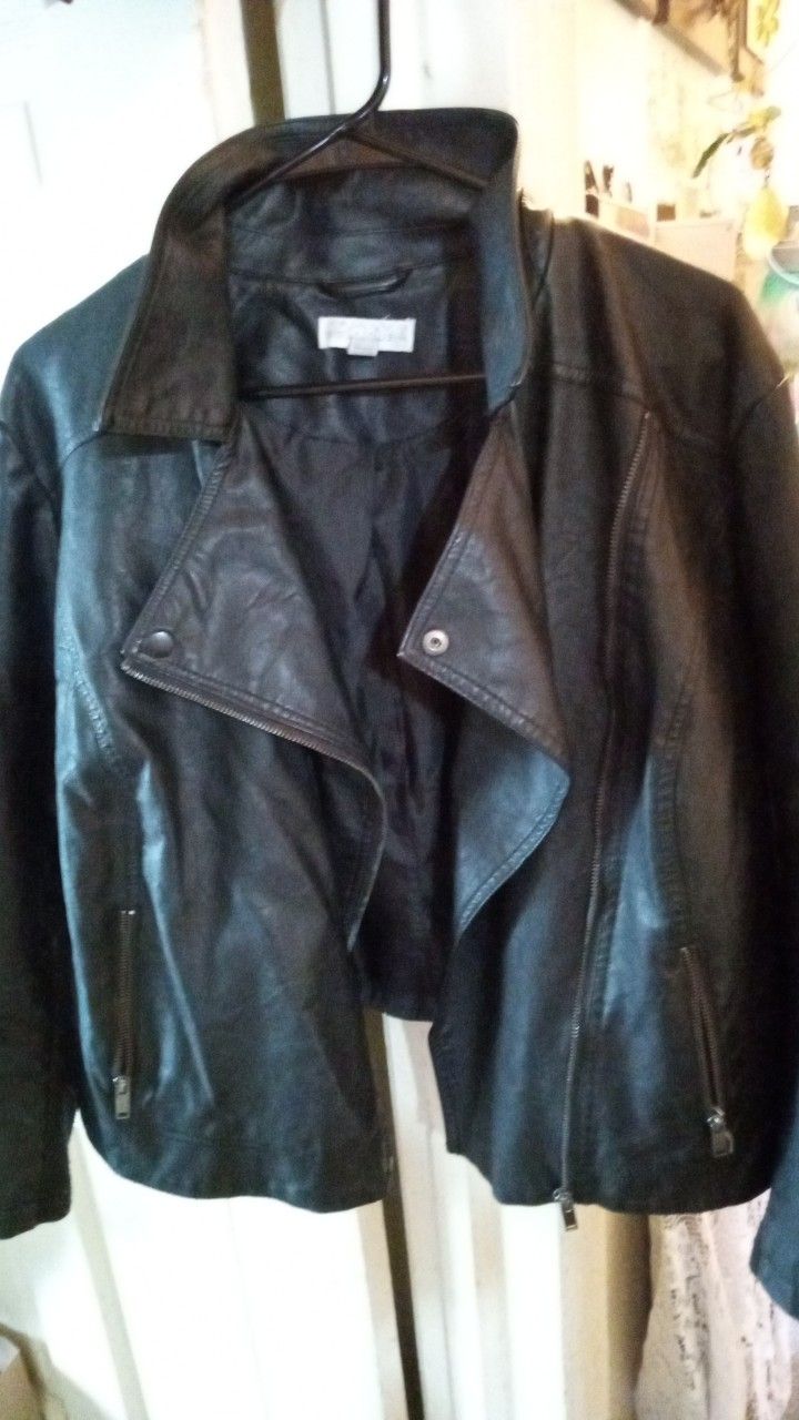 Woman's Black Leather Jacket Good Condition Size 1x $25.00