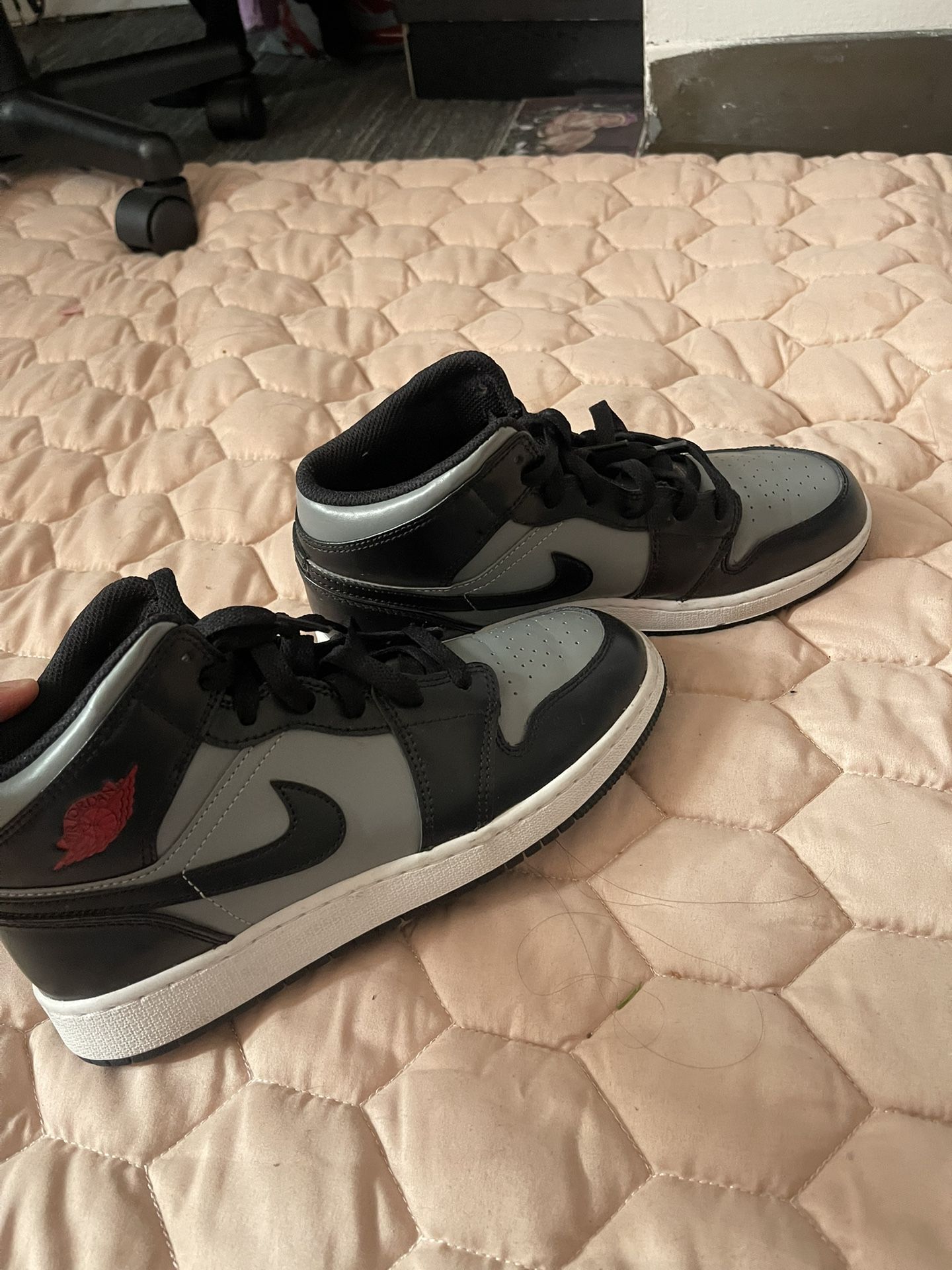 nikes size 6y in woman!!!