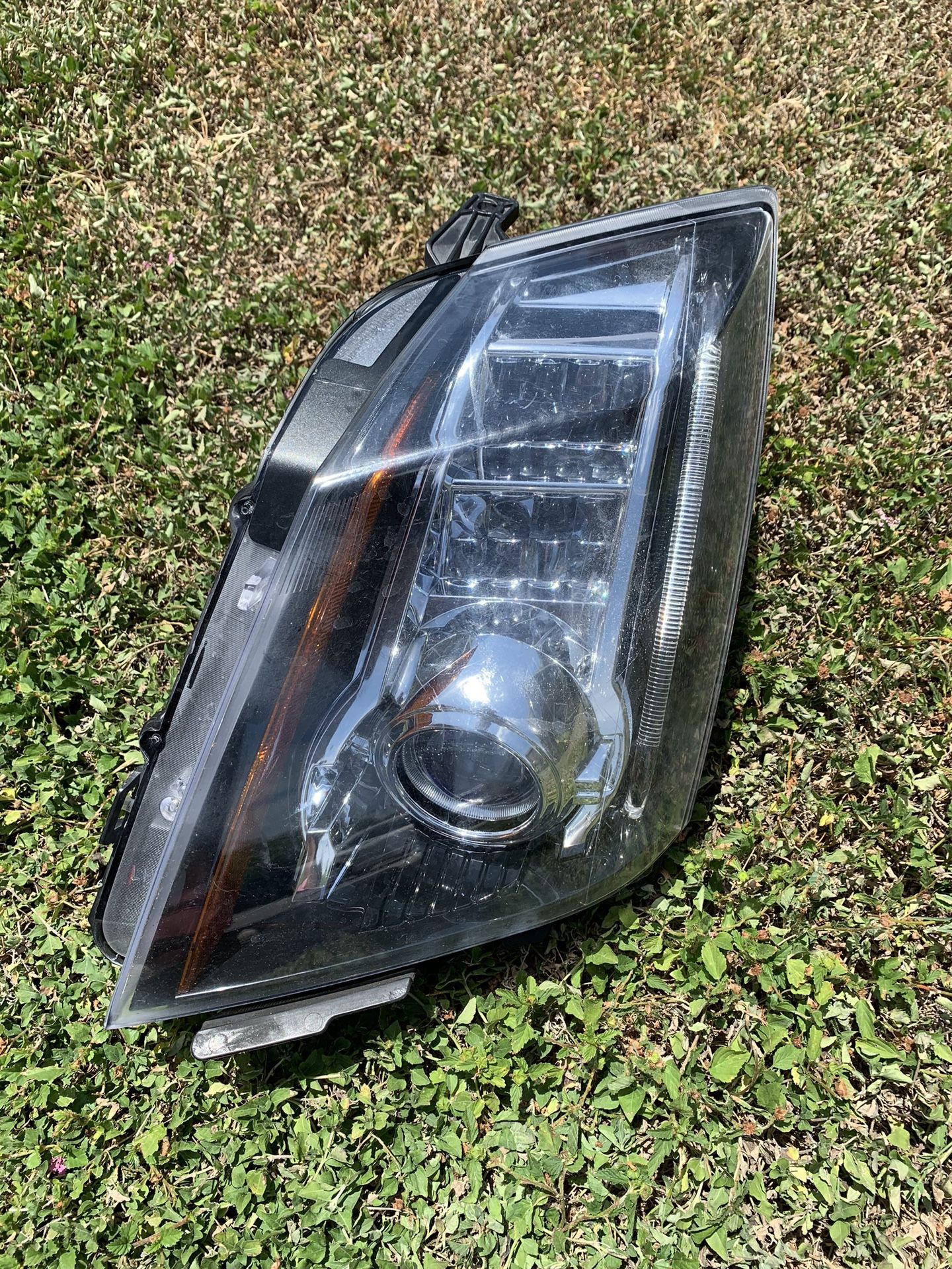 20082013 Driver Cadillac Headlight Xenon HID for Sale in San Antonio
