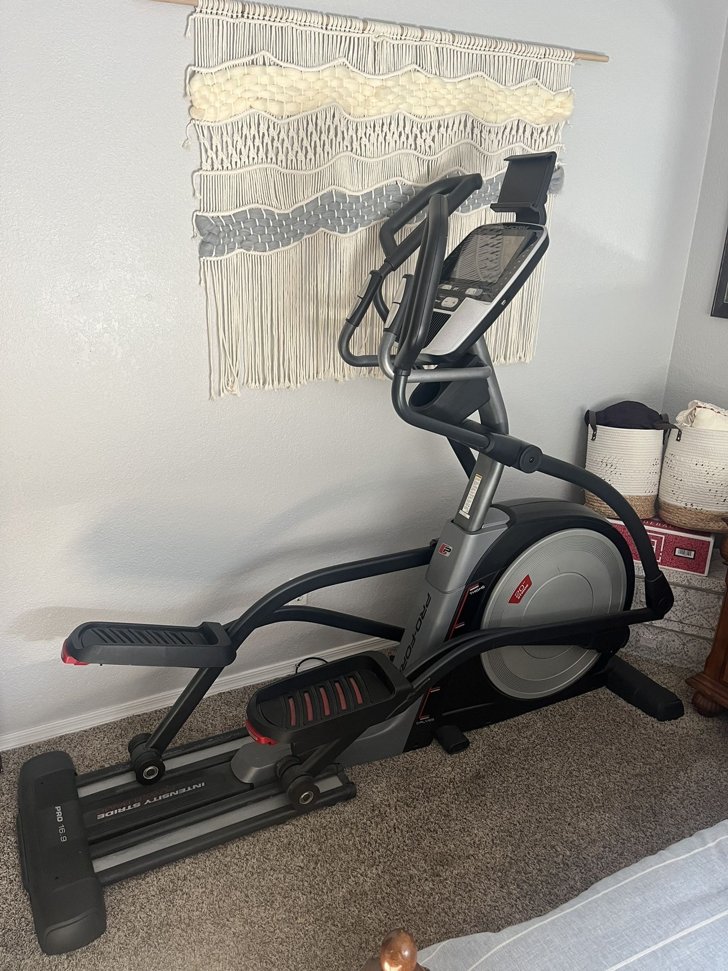 Pro Form Elliptical 16.9
