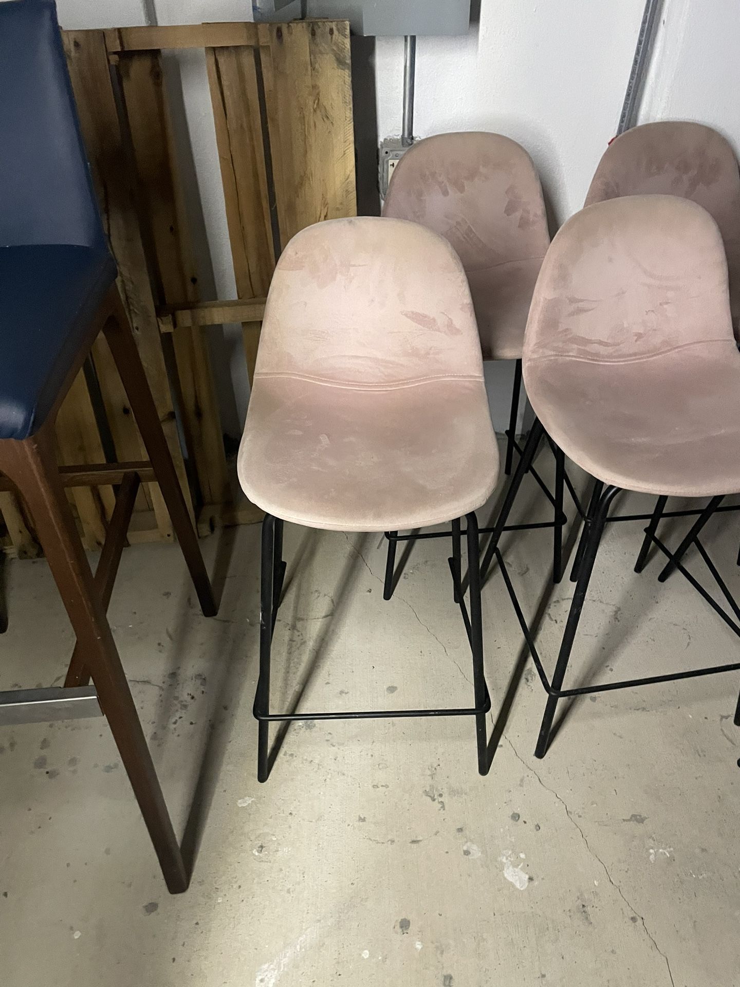 10 Salmon Colored Lightweight High Chairs/stools
