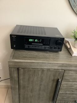 * ONKYO * HIGH QUALITY * STEREO RECEIVER . AMAZING SOUNDING RECEIVER IN LIKE NEW CONDITION . MUST SEE TO APPRECIATE .