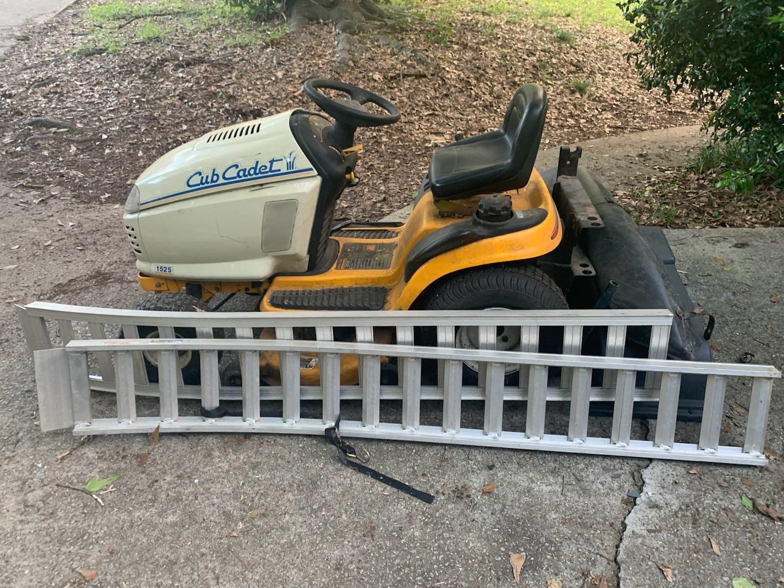 Cub Cadet 1525 Lawn Mower for Sale in Ellenwood, GA OfferUp