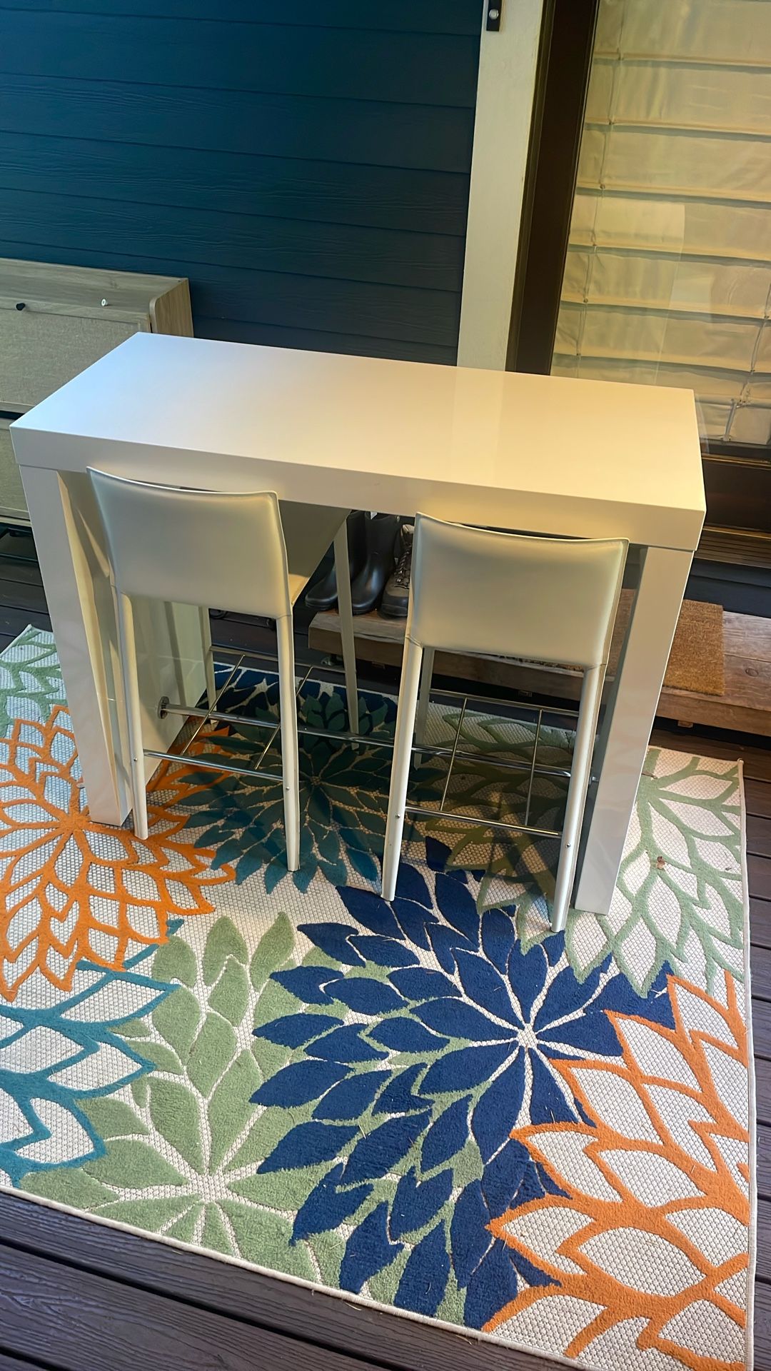 Tall White Table/Breakfast Bar W Chairs