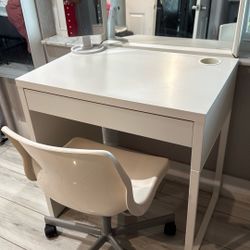 Vanity Mirror Desk And Chair Used But In Excellent Condition 