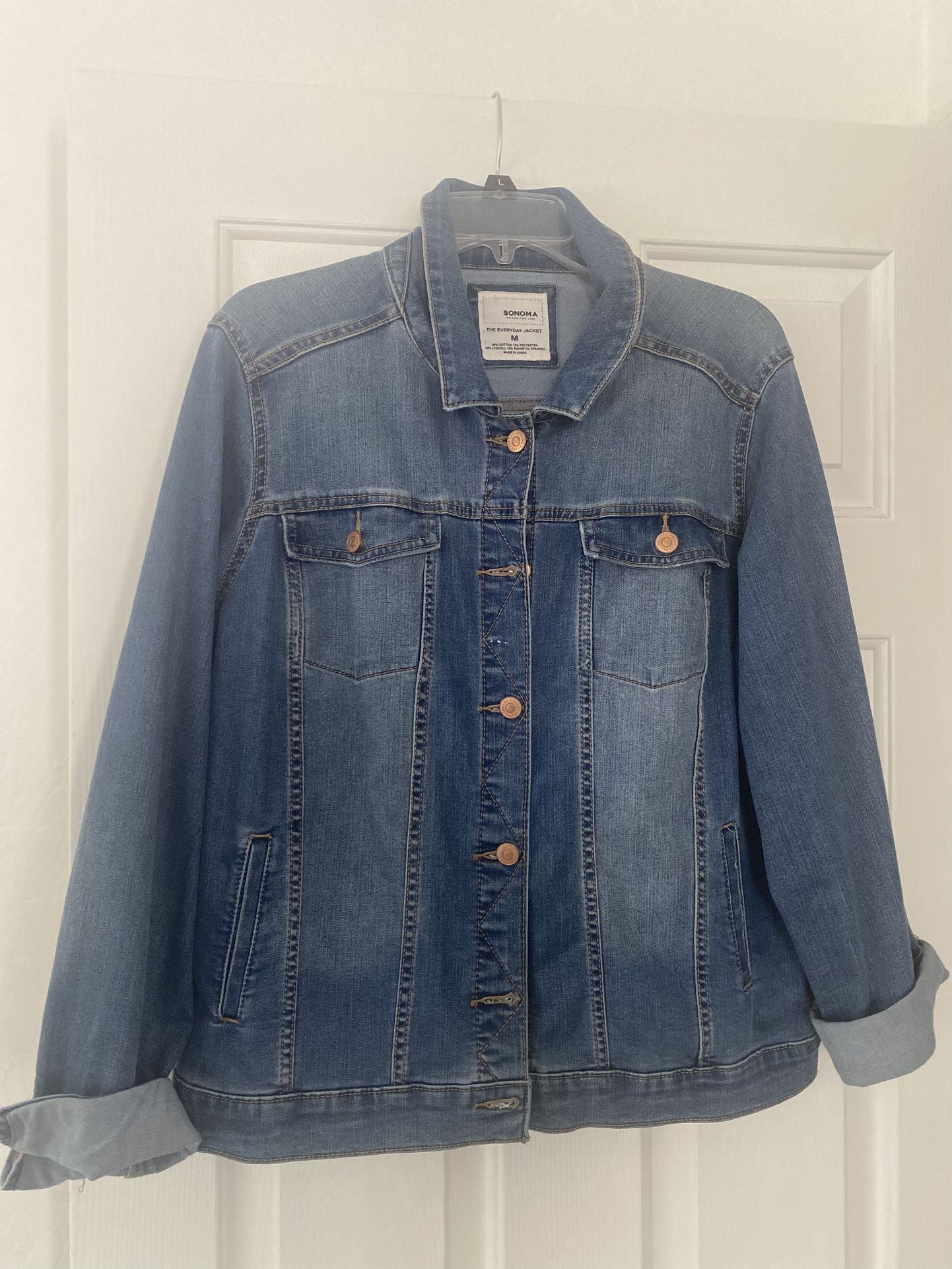 Women’s Soft Material Jeans Jacket Size Large 58% Cotton Size Large