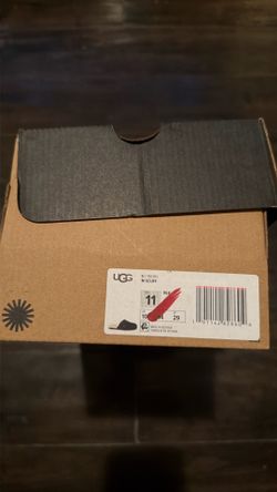 UGG Scuff slippers in black, Size 11 men’s