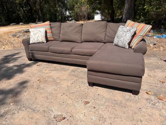 *FREE DELIVERY* Bassett 2 Piece Sectional Sleeper