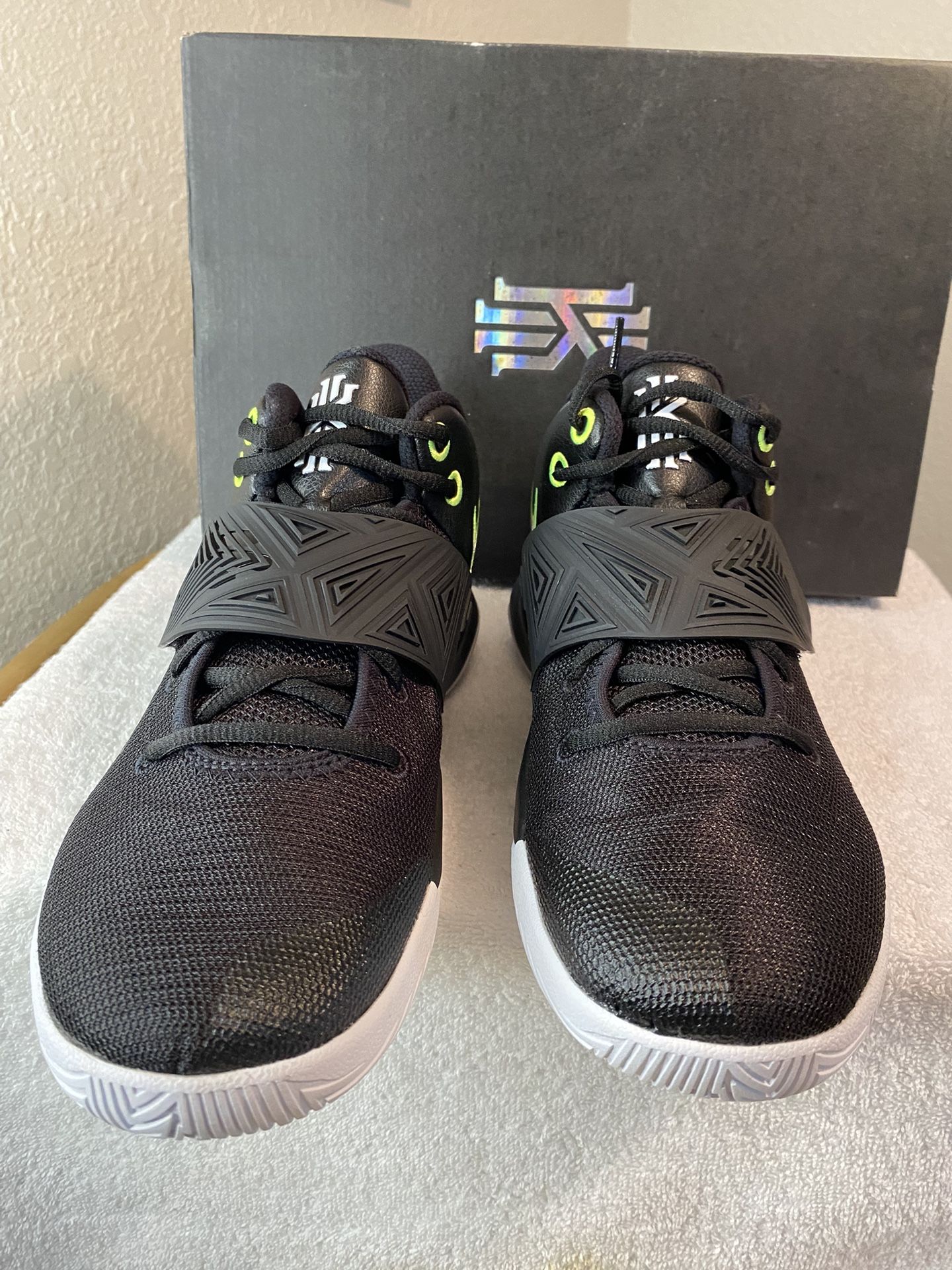 Nike Tennis Shoes Size 10