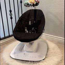 4 Moms Baby Swing Mamaroo Im Great Condition $100 Price Is Firm
