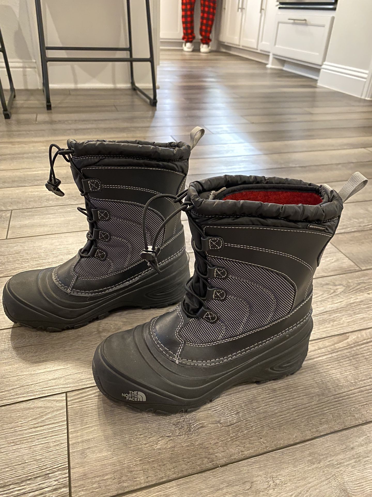 North Face Snow Boots Size 7 US