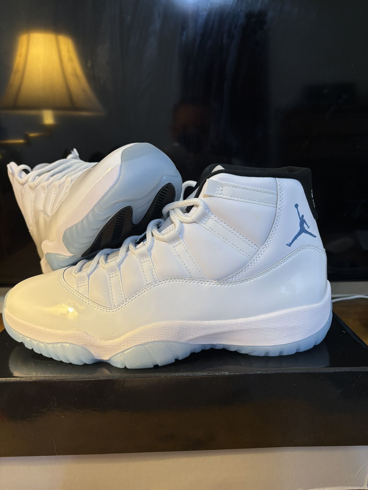 Jordan 11 Legend Blue