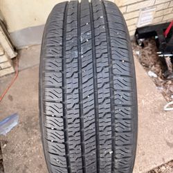 Single Tire GOODYEAR WRANGLER TERRITORY HT 275/60R20 115H. Has one patch 