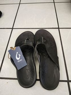 Black olukai sandals