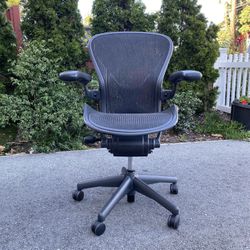 “ Herman Miller Classic Aeron Size B “