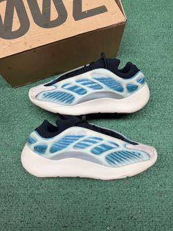 ADIDAS YEEZY 700 V3 KYANITE SIZE 11