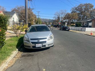 Selling chevy malibu 2011
