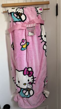 Hello Kitty Tiny Chum Blanket 